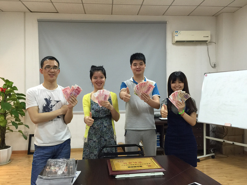 帅哥美女集结星光彩票